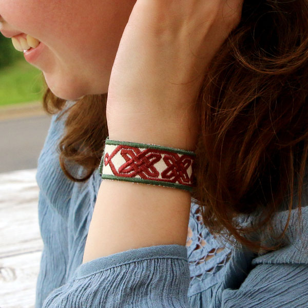 Bracelet designs - image features: knotwork bracelet on wrist